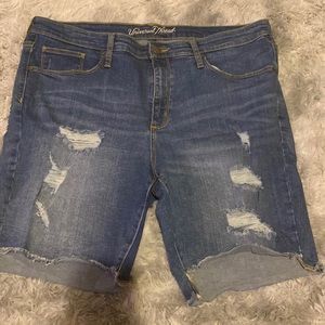 Universal thread mid length shorts